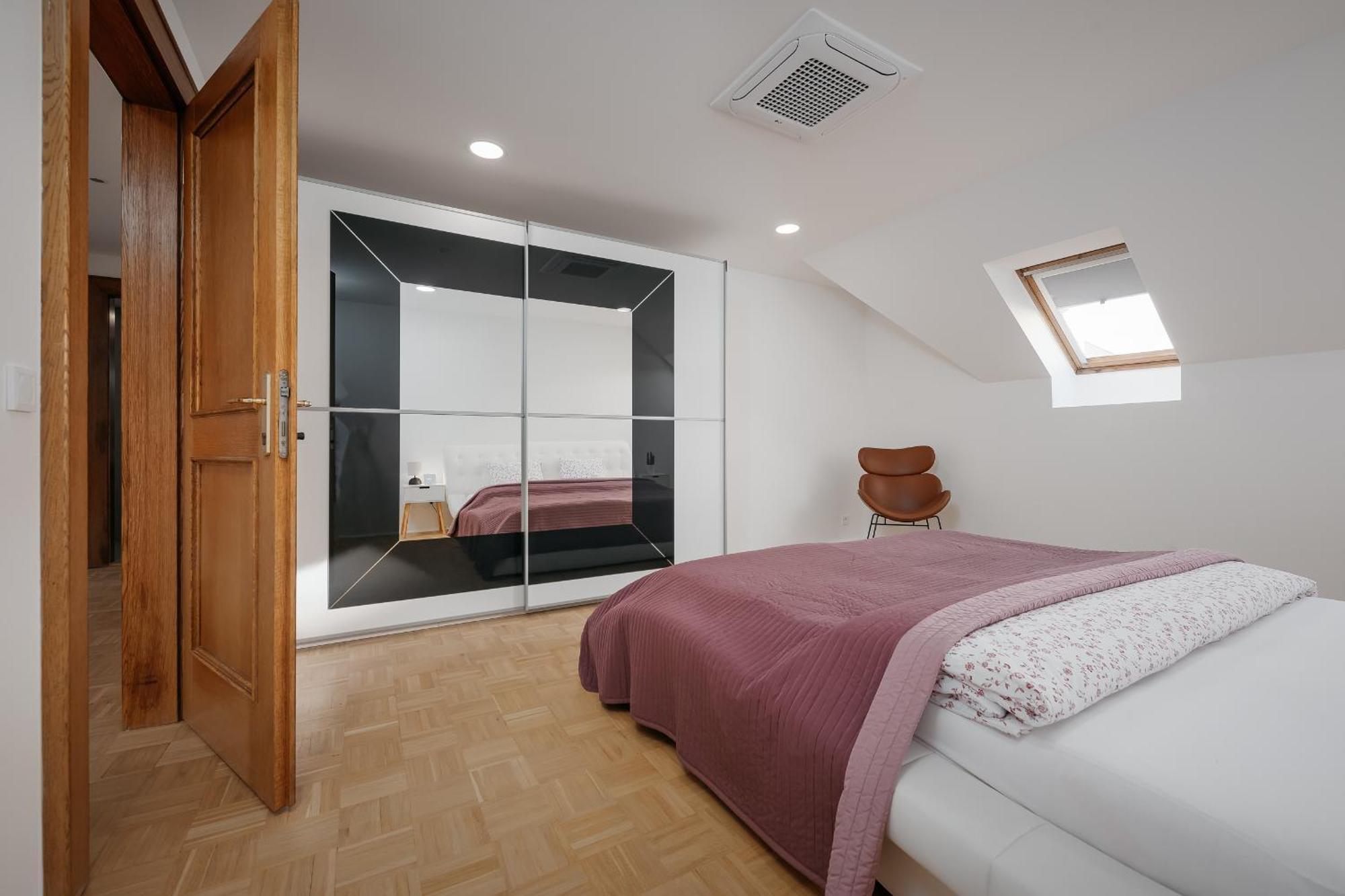 Dot 3 Bdr Apartment With Tyn Cathedral View & Ac Praha Exteriér fotografie